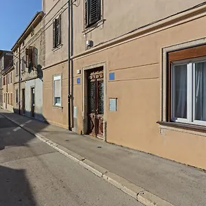 https://rich-apartment.in-istria.net